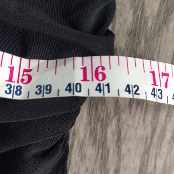 Beautiful black dress by Ronnie Nicole ⭐🌸🍀 - Picture 10 of 12